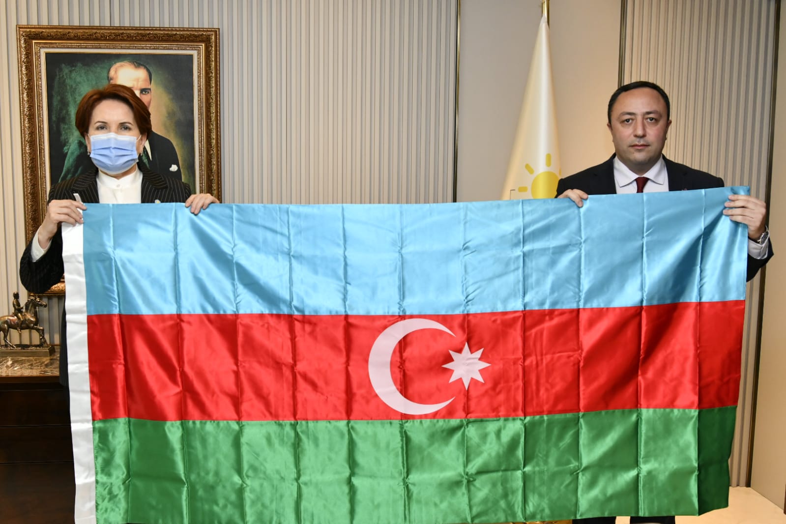 AY Partiya Başqanı Anar Əsədlinin İYİ Parti Başqanı Meral Akşenerlə görüşündən videoreportaj