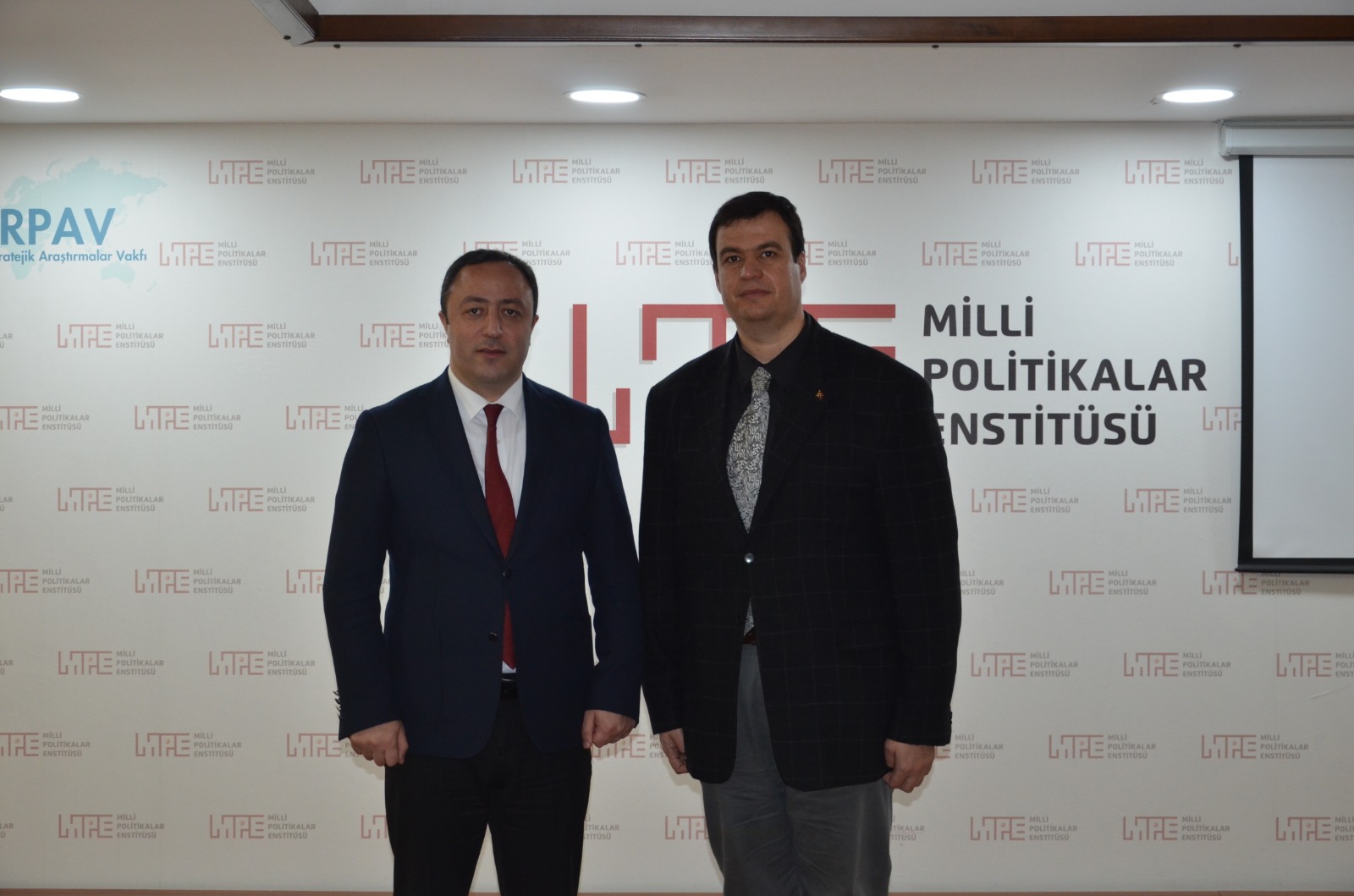 AY Partiya Başqanı Türkiyə Siyasi və Strateji Araşdırmalar Vəqfinin Başqanı ilə görüşdü