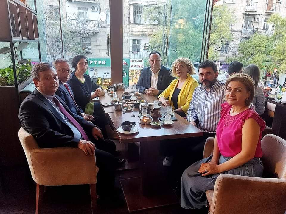 AY Partiya Başqanı Türkiyə və Şərqi Türküstandan olan qonaqlarla görüşüb