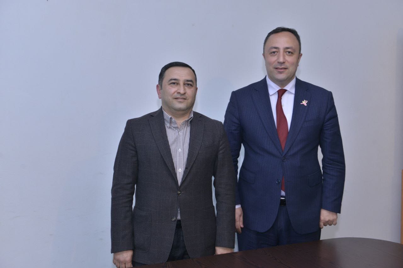 AY Partiya Başqanı və Vətəndaş Hüquqları İnstitutunun rəhbəri arasında görüş olub