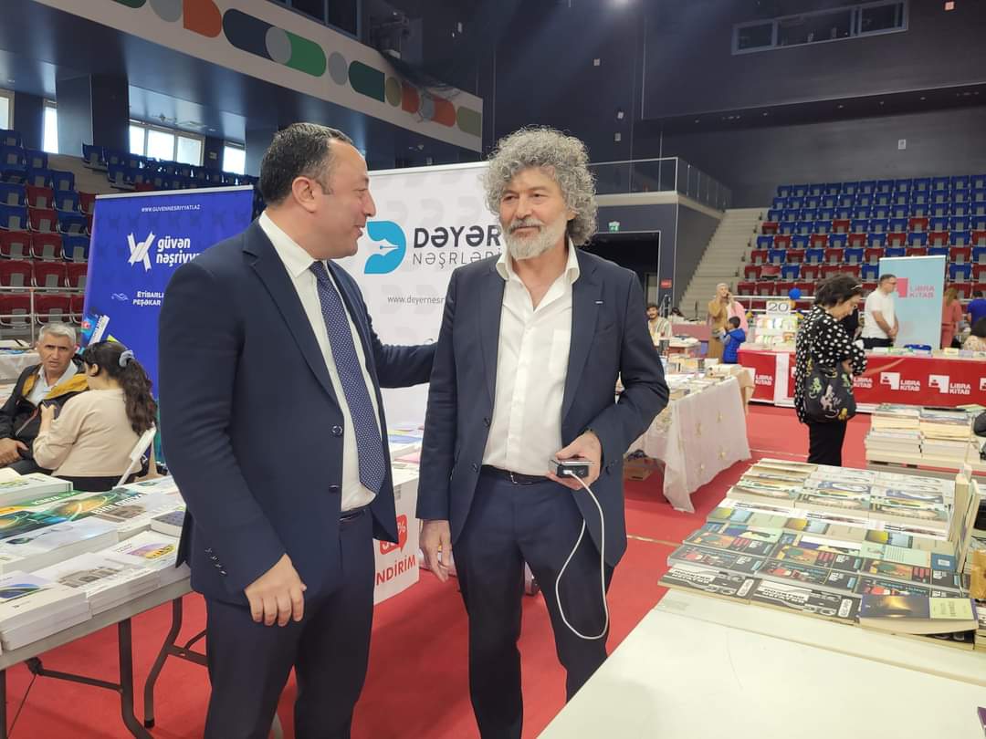AY Partiya kitab sərgisində
